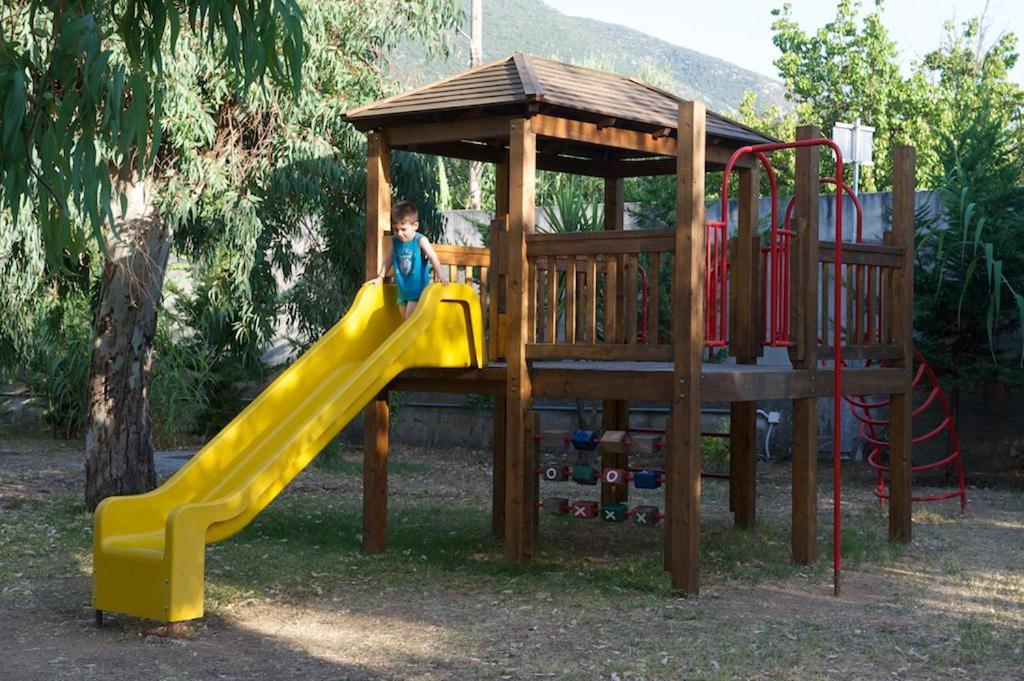 Happy Camp Mobile Homes In Karavomilos * Sami (Kefalonia)