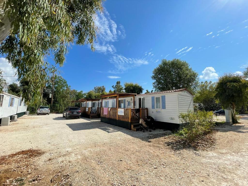 Happy Camp Mobile Homes In Karavomilos *